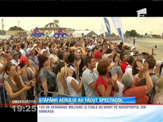 Stăpânii aerului au făcut spectacol la cea de-a şaptea ediţie a Bucharest International Air Show