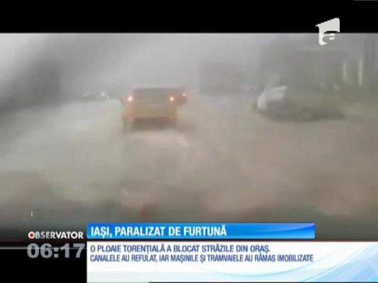 Iași, paralizat de o furtună puternică