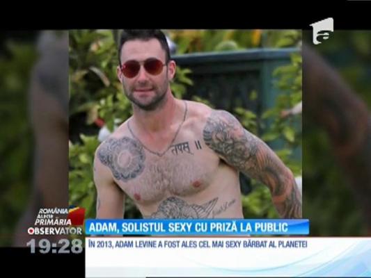 Adam Levine, solistul sexy cu priză la public, a venit în România