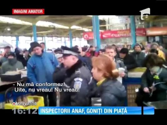 Inspectorii ANAF, goniți dintr-o piață din Bacău