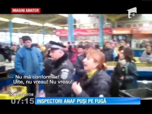 Inspectori ANAF, puşi pe fugă de comercianţi în piaţa centrală din Bacău