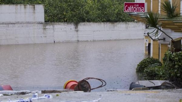 O româncă a murit în urma unor violente inundații, într-un oraș din Spania. Imagini dramatice au fost filmate în timpul tentativei de salvare a tinerei (VIDEO)
