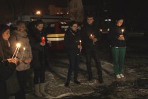 Imagini emoționante la Târgu Mureș: colegii doctoriței Orsolyei Benedek se reculeg. Val de reacții în urma morții medicului (VIDEO)