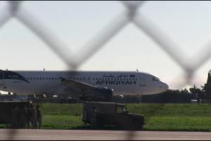 Premierul Maltei: armele folosite de libienii care au deturnat avionul erau nişte banale replici