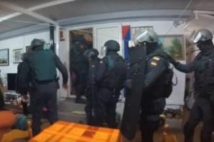 Trei hoți români deghizați în polițiști au terorizat o provincie din Spania, cu jafuri armate. Imagini spectaculoase de la prinderea lor (VIDEO)