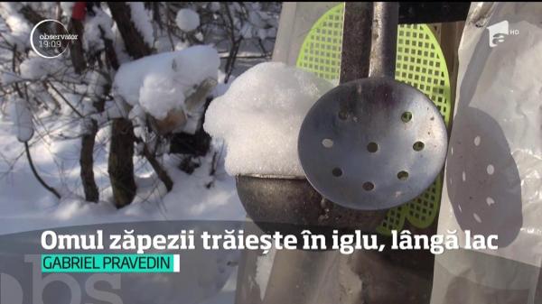 Supravieţuitorul din România îngheţată: Omul zăpezii trăiește în iglu, în mijlocul unei păduri din Brăila (VIDEO)