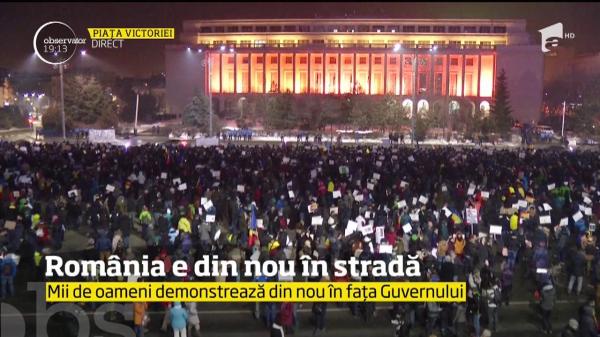 România este din nou în stradă! Mii de oameni sunt în Piaţa Victoriei (VIDEO)