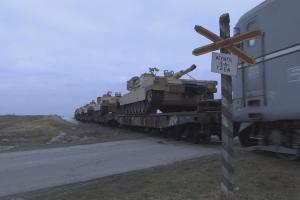 Tancuri Abrams și alte blindate americane, la Baza M. Kogălniceanu! Un contingent de 500 de militari SUA începe misiunea în România