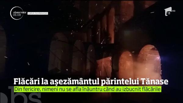 Aşezământul preotului Nicolae Tănase a fost MISTUIT într-un incendiu. Nicoale Tănase este cunoscut ca românul care a înfiat 400 de copii