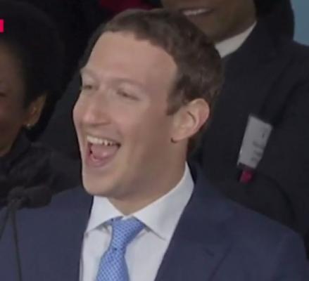 Mark Zuckerberg s-a întors la Harvard şi a glumit cu studenţii