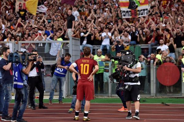 Roma a fost în lacrimi! Francesco Totti, unicul căpitan, s-a retras, la aproape 41 de ani