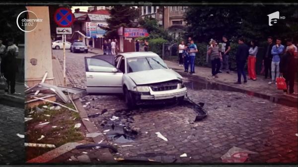 Accident groaznic într-o stație de tramvai din Botoşani! Un bărbat a fost spulberat de un şofer de 19 ani. Victima se adăpostea de ploaie