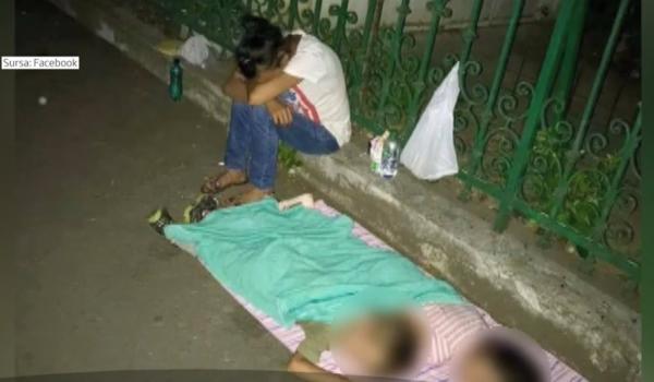 Fotografia care a emoţionat internetul! Povestea copiilor care dorm pe stradă, în Bucureşti alături de mama lor