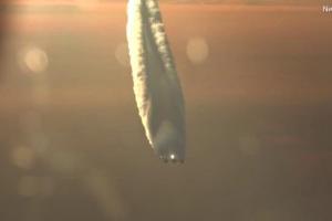 Spectacol în aer! "Vârtejul" uluitor creat de un avion pe cerul Rusiei (VIDEO)