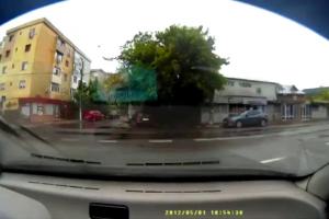 Accident groaznic în Galaţi: O femeie a fost spulberată de o maşină pe trecerea de pietoni (VIDEO)