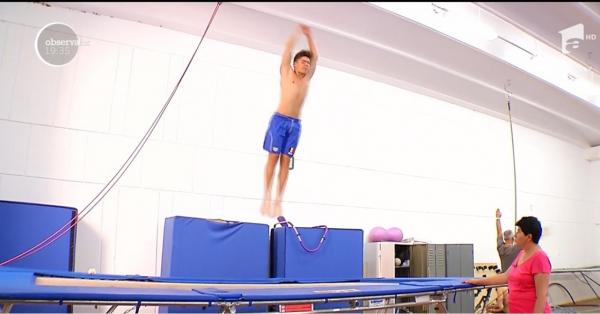 Revoltător! Un român, campion mondial la sărituri în apă, se antrenează pe... saltele!