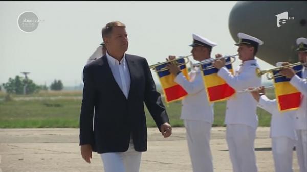 Preşedintele Klaus Iohannis a descins ca-n Top Gun la baza militară de la Mihail Kogălniceanu