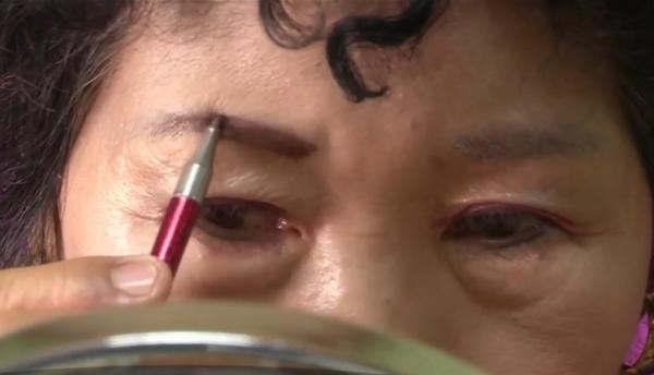 VIRAL O bunicuţă din Coreea de Sud a devenit vedetă după ce a dat lecţii de make up pe internet