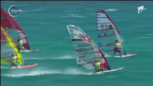 Cei mai buni sportivi s-au întrecut în finala de windsurfing în Insulele Canare. Competiţia a fost câştigată de un francez