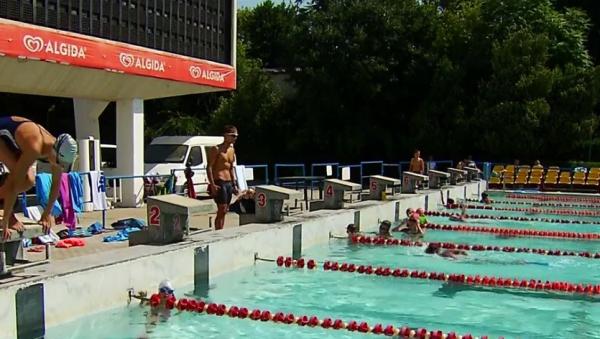 Bazinele de înot din Capitală, un lux pentru elevi, dar şi pentru sportivii de performanţă