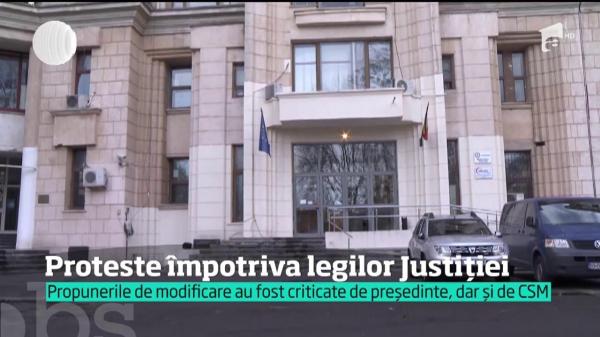 PROTESTE! Propunerea ministrului Tudorel Toader de a modifica legile justiţiei a scos din nou românii în stradă