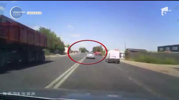 'Corecţie cu pumni' în plin trafic! Un şofer a fost bătut de un altul, după o manevră periculoasă (VIDEO)