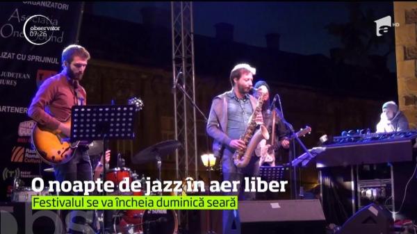 Jazz în aer liber la Baia Mare! Muzica bună a atras ca un magnet publicul în Piaţa Cetăţii