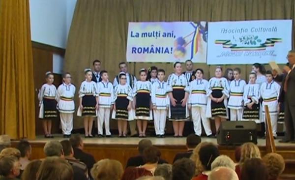 Localnicii din Sângeorgiu de Mureş au sărbătorit în avans Ziua Naţională