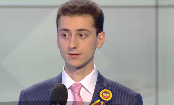 Un student la Litere a câștigat concursul "1 România" desfășurat la Antena 3