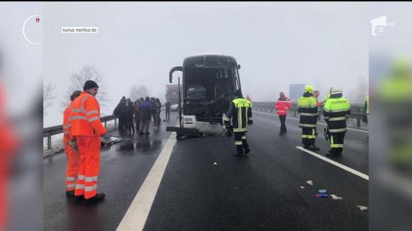 Zeci de români au fost implicaţi într-un accident produs pe o autostradă din Germania