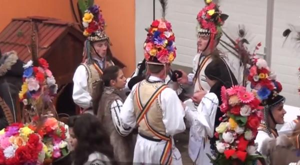 "Butea feciorilor", tradiție păstrată de sute de ani: Feciorii din Alba pornesc la colindat în a doua zi de Crăciun