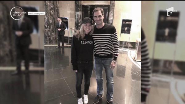 Simona Halep s-a pozat cu Roger Federer. Mesajul de pe tricoul româncei a făcut ca imaginea să devină virală! (Video)