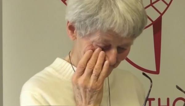 Călugăriţă în scaun cu rotile, vindecată ca prin minune după un pelerinaj în Franţa