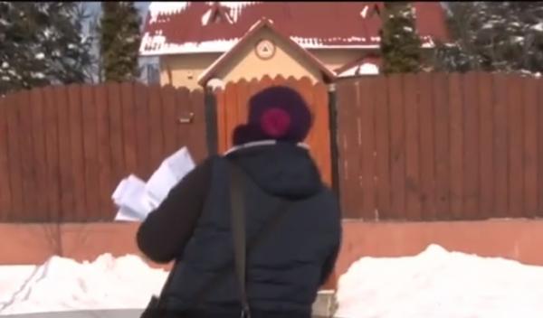 Poștăriță din Dâmboviţa, revoltă pe Facebook. Femeia spune că beneficiarii de ajutor social îi fac munca grea