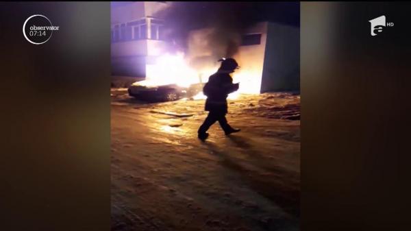 Răzbunare incendiară a unui bunic supărat în Bacău. Bărbatul a dat foc maşinii nepotului său