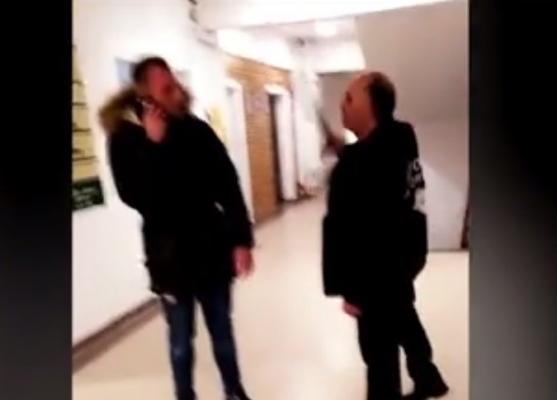 Scene demne de un ring de box în holul spitalului din Câmpina