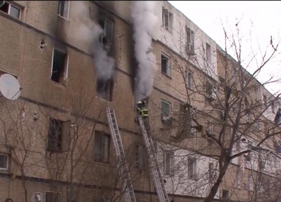 Explozie în bloc, oameni evacuați. Un apartament a fost distrus și alte cinci au fost avariate
