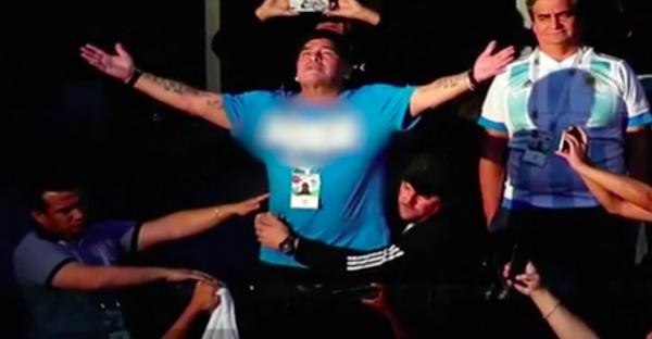 Diego Maradona a făcut show la meciul dintre Argentina şi Nigeria