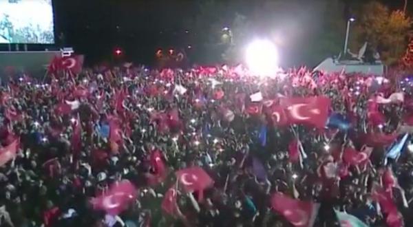 Peste 18.000 de cetăţeni turci au fost concediaţi printr-un decret semnat de preşedintele reales