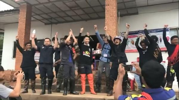 Final fericit pentru cei 12 copii blocaţi 18 zile în peştera din Thailanda. Operaţiunea de salvare a reuşit
