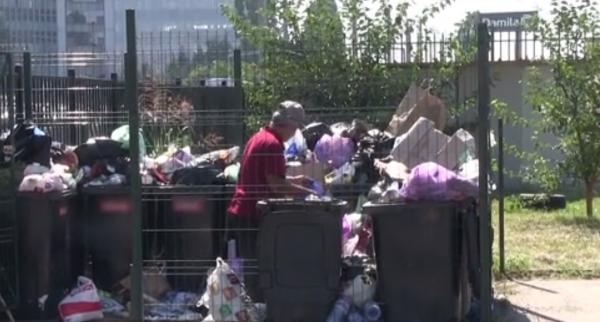 Gunoaie peste gunoaie în Craiova! Firma de salubritate nu mai face față, iar în unele cartiere mirosul a devenit insuportabil