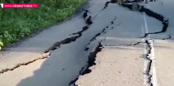 Drum naţional din Argeș, complet distrus din cauza unei alunecări de teren