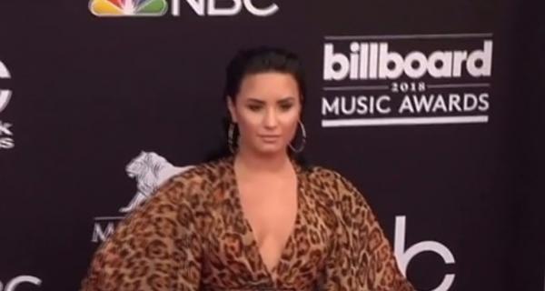 Demi Lovato a ieşit din spital, la două săptămâni după ce a fost găsită inconştientă, în urma unei supradoze de droguri