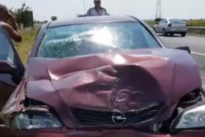 Femeie rănită la Buzău, în accidentul produs după ce un şofer a oprit pentru un selfie cu un avion