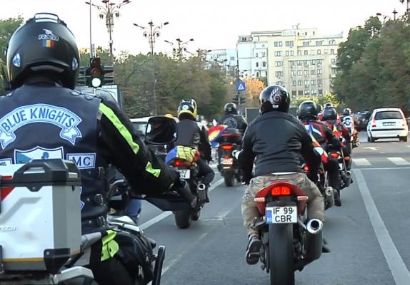 În anul Centenarului Marii Uniri, zeci de poliţişti și jandarmi au plecat într-un tur al României pe motociclete
