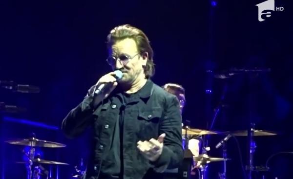 Bono de la U2 a rămas fără voce, chair în mijlocul unui concert susţinut la Berlin