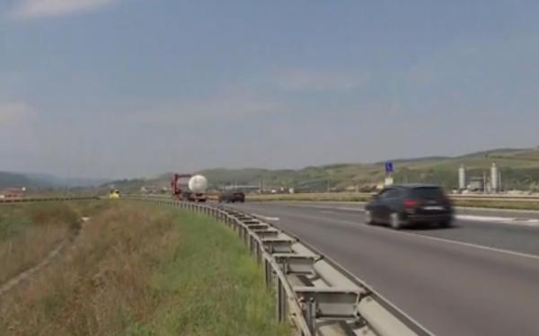 O porţiune din Autostrada Transilvania este atât de prost marcată, încât şoferii nu ştiu pe unde să meargă