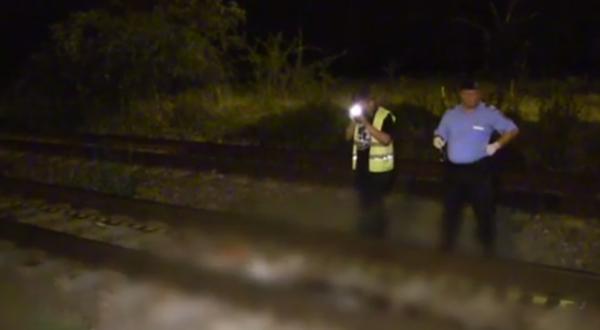 Caz șocant în Focşani. Un bărbat s-a aruncat în fața trenului după ce a dat cu mașina pentru amantul soției