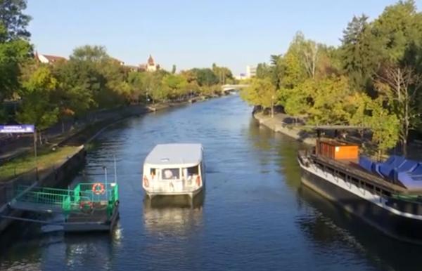 Transportul public cu vaporaşul pe râul Bega, este alternativa pe care o au timişorenii pentru combaterea traficului din oraş