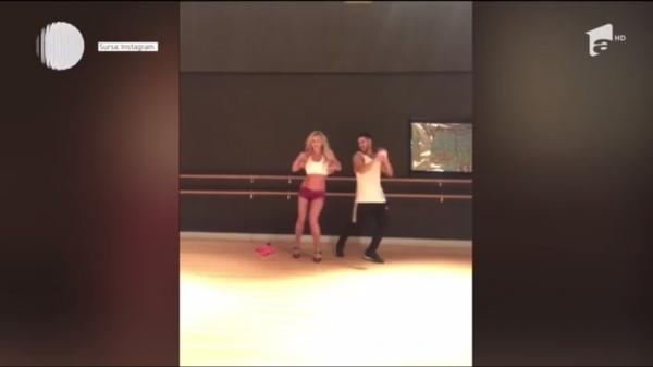 Britney Spears, filmată în timp ce dansa salsa pe melodia Shakirei. Diva muzicii pop a surprins pe toată lumea cu mişcările ei